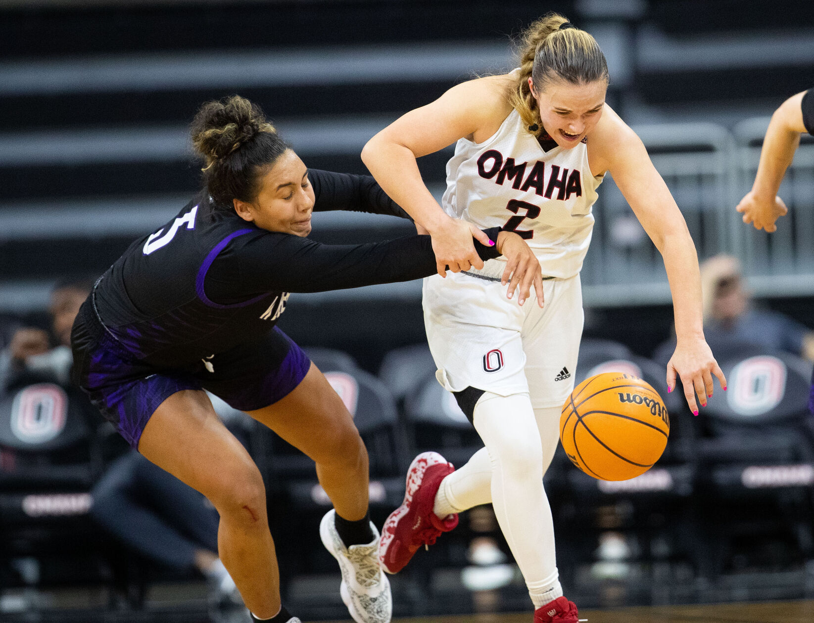 111722-owh-spo-unobasketball-em16.jpg